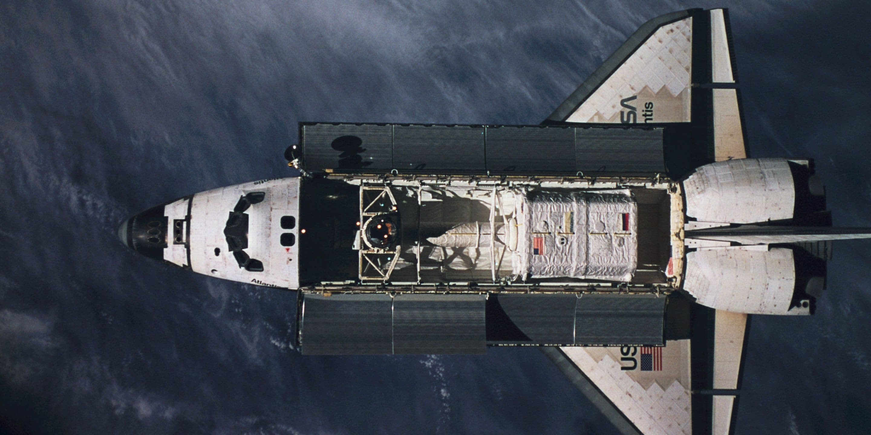 View of the approach of the STS-79 orbiter Atlantis. Source: NASA

